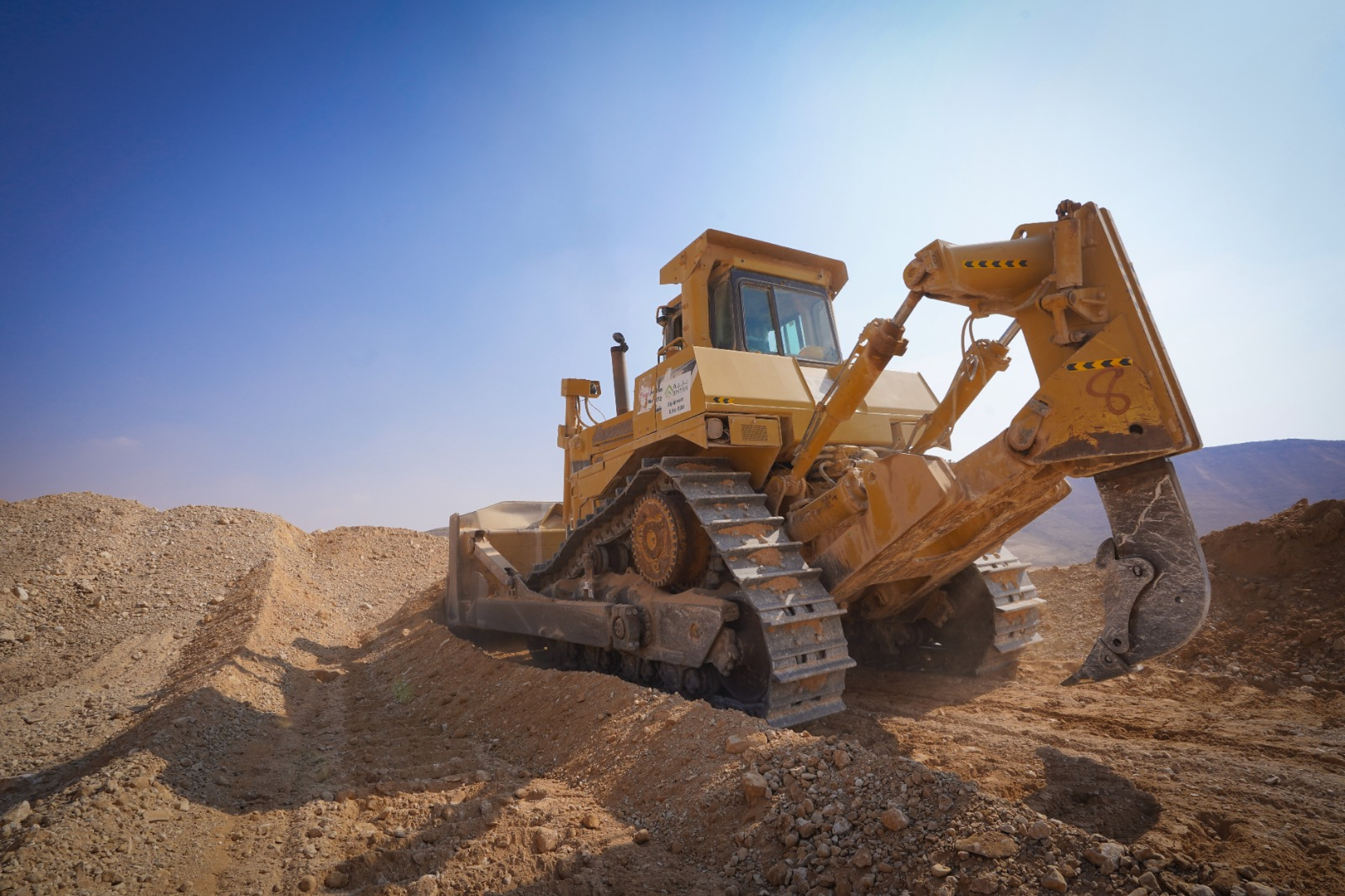 Large-scale earthworks and infrastructure — active machinery documentation